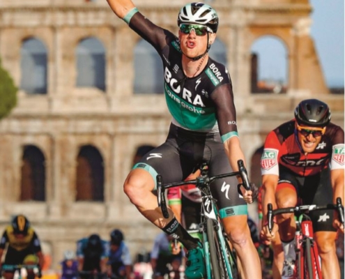 Glæde foran Kolosseum – Sam Bennett sikrer sig slutetapen i Giro d‘Italia i Rom.